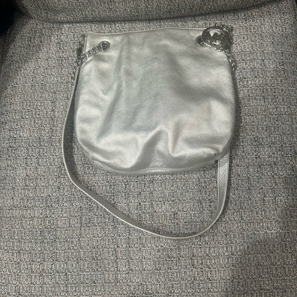 Slightly worn Michael Kors silver Leather Medium Jet Set Chain Shoulder Bag - Picture 4 of 10